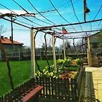 Dimi Гостевой дом 3*